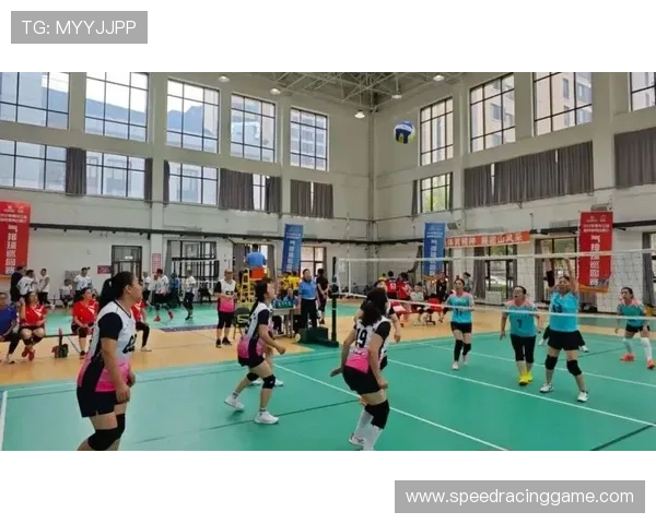 饶河县体育馆常年惠民开放 气排球运动成中老年健身新风尚 饶河县体育馆常年惠民开放 气排球运动成中老年健身新风尚