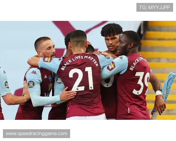 阿斯顿维拉vs诺丁汉森林雨中激战，场地积水影响传球精度